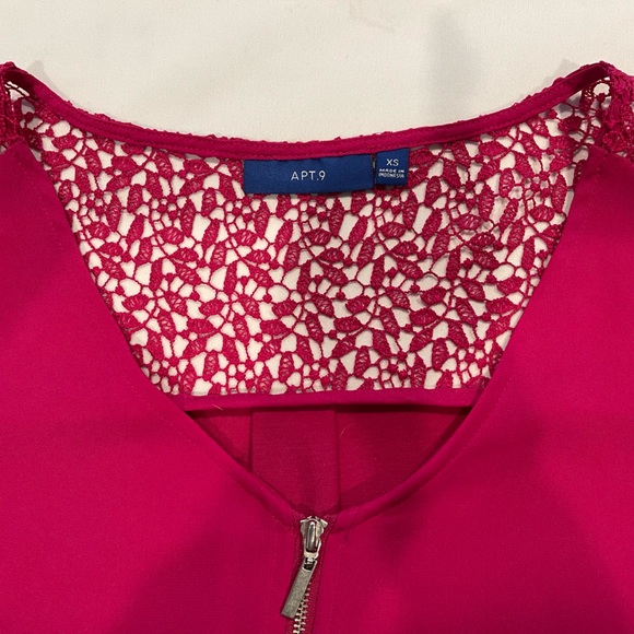 Women’s XS APT. 9 short sleeve magenta top with V neck and lace detail. - Picture 2 of 2
